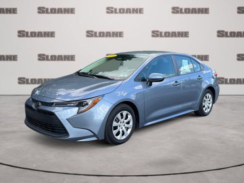 Used 2024 Toyota Corolla LE FWD image 1