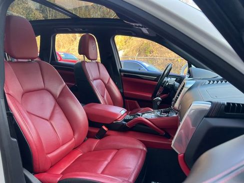 Used 2018 Porsche Cayenne Platinum Edition image 38