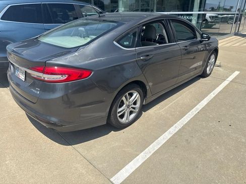Used 2018 Ford Fusion SE FWD image 6