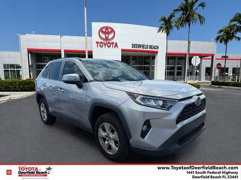 Used 2021 Toyota RAV4 XLE w/ Convenience Package FWD image 1