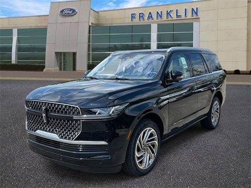 New 2025 Lincoln Navigator Reserve image 3