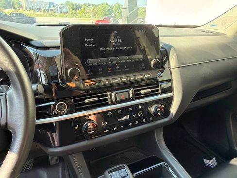 Used 2022 Nissan Pathfinder SL w/ SL Premium Package FWD image 19