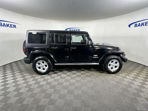 Used 2014 Jeep Wrangler Unlimited Sahara w/ Dual Top Group AWD/4WD image 10