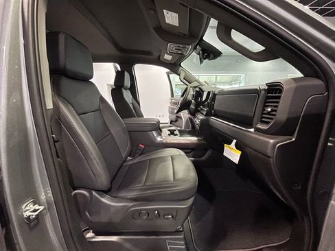 Used 2025 GMC Sierra 2500 SLT w/ SLT Premium Package AWD/4WD image 14