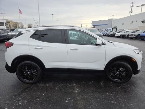 Used 2024 Buick Encore GX Sport Touring image 17
