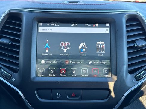 Used 2019 Jeep Cherokee Trailhawk image 20