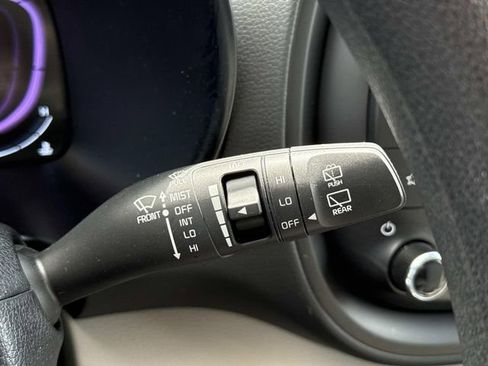 Used 2025 Kia Soul LX w/ LX Technology Package FWD image 25