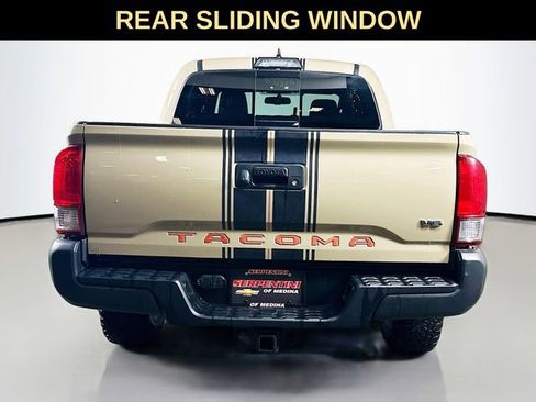 Used 2017 Toyota Tacoma TRD Sport image 7