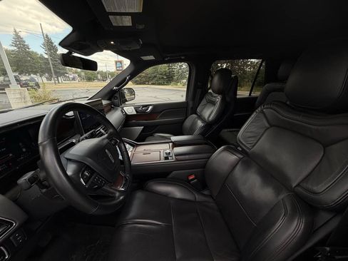 Used 2023 Lincoln Navigator Reserve AWD/4WD image 8