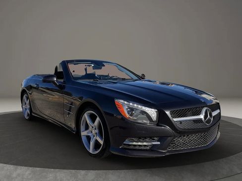 Used 2016 Mercedes-Benz SL 550 image 4