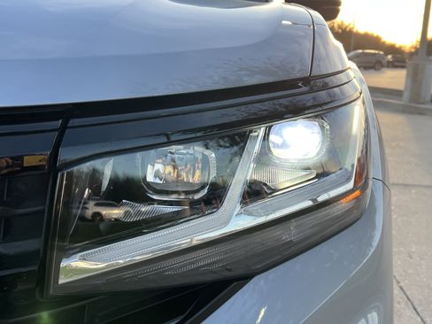 Used 2023 Volkswagen Atlas SEL R-Line image 6