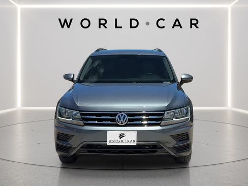 Used 2021 Volkswagen Tiguan SE w/ Panoramic Sunroof Package FWD image 2