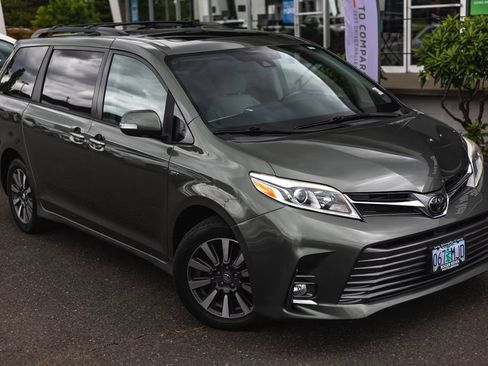 Used 2020 Toyota Sienna Limited AWD/4WD image 2