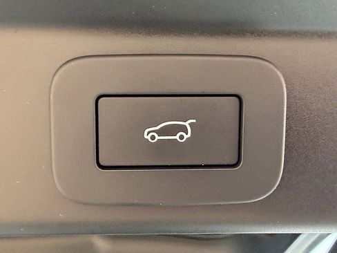 Used 2025 Land Rover Range Rover Sport SE image 24