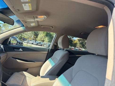 Used 2019 Hyundai Tucson SE image 17
