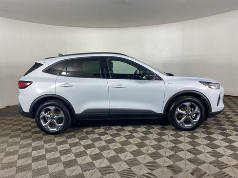 Used 2025 Ford Escape ST-Line w/ Cold Weather Package image 4