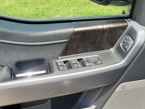 Used 2022 Ford F150 Lariat image 11