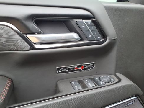 Used 2025 GMC Sierra 1500 AT4X image 9