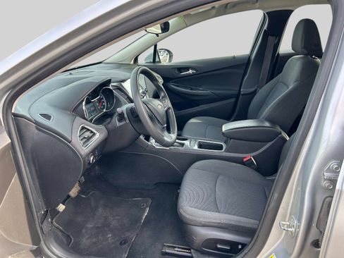 Used 2017 Chevrolet Cruze LT w/ Convenience Package image 11