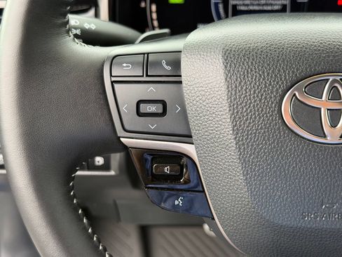 Used 2025 Toyota Camry SE FWD image 18