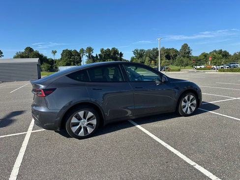 Used 2022 Tesla Model Y Long Range AWD/4WD image 5