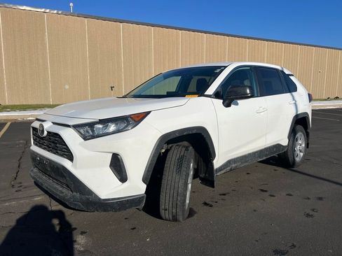 Used 2022 Toyota RAV4 LE image 7