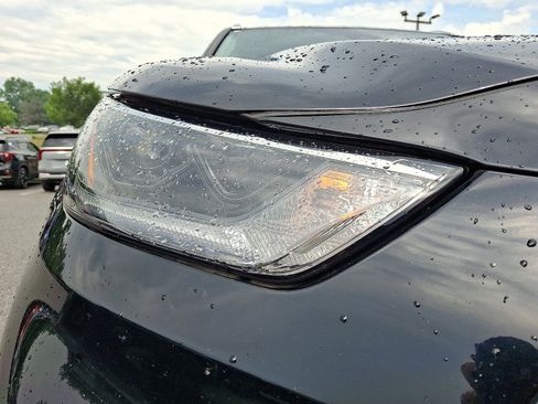 Used 2021 Toyota Highlander XLE AWD/4WD image 9