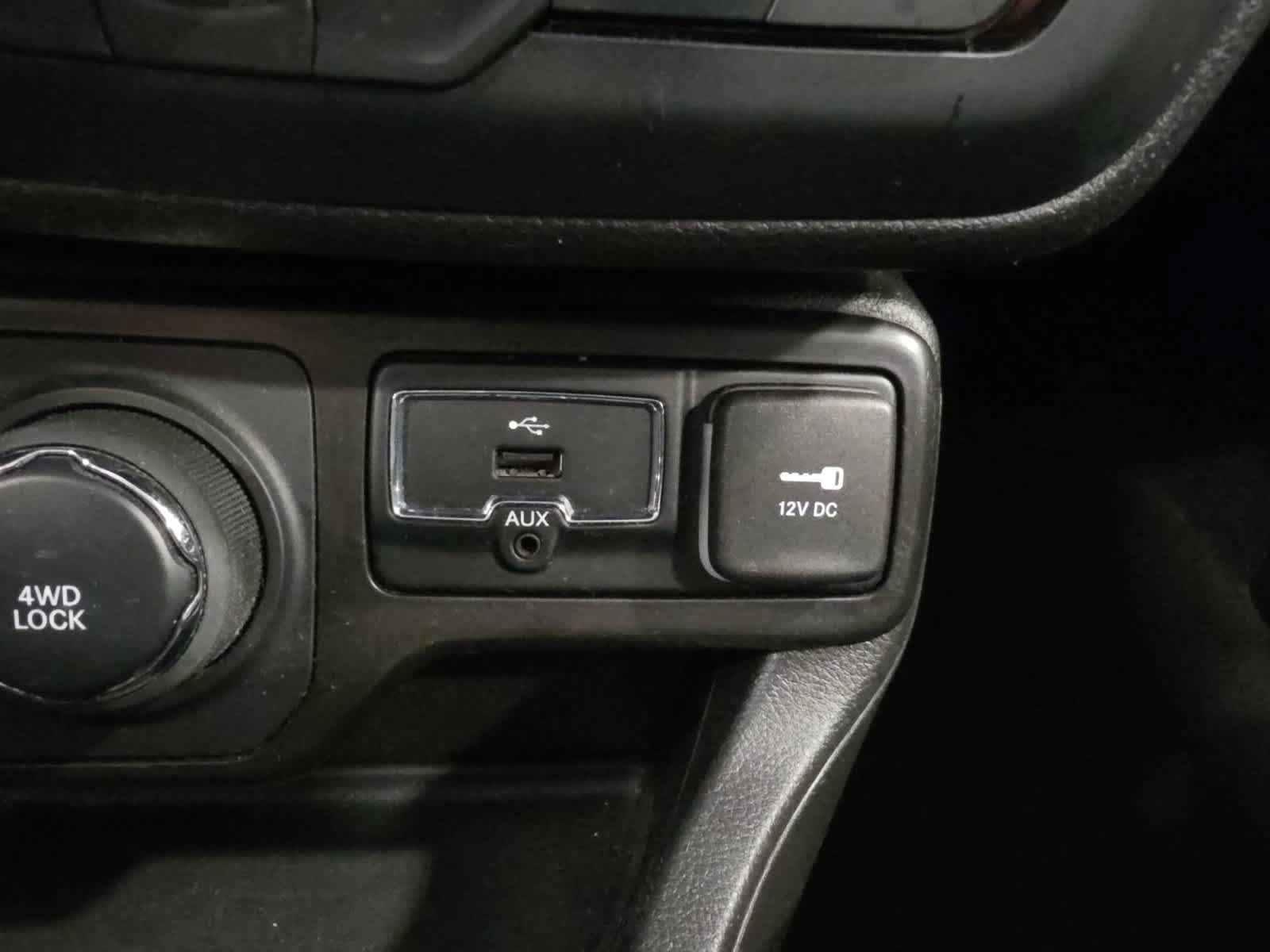 Used 2020 Jeep Renegade Limited AWD/4WD image 22