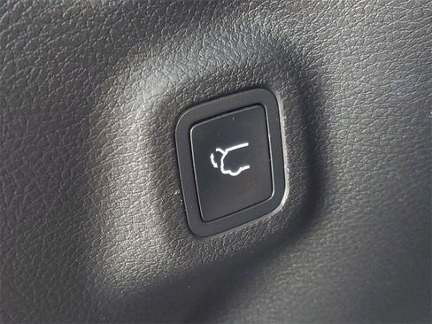 Used 2018 Jeep Compass Limited w/ Navigation Group image 10