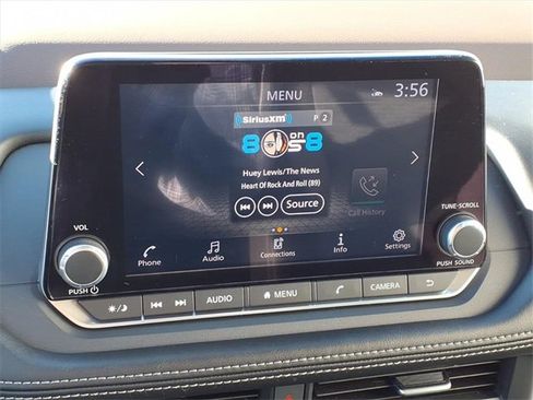 Used 2023 Nissan Rogue SV image 17