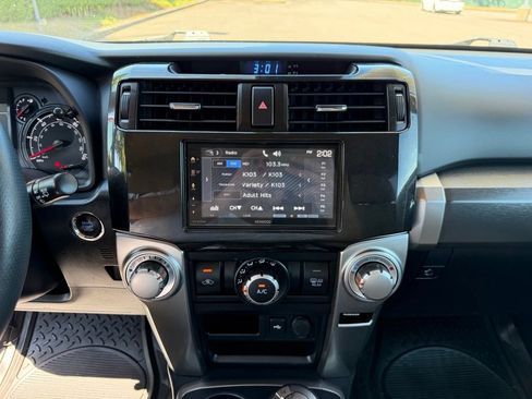 Used 2022 Toyota 4Runner SR5 AWD/4WD image 22