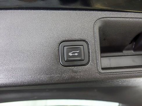 Certified 2024 GMC Terrain SLT image 28