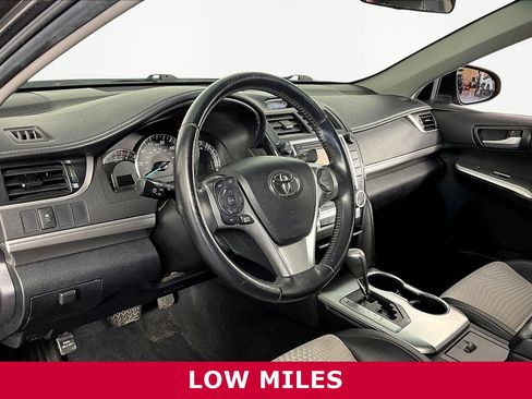 Used 2014 Toyota Camry SE image 12