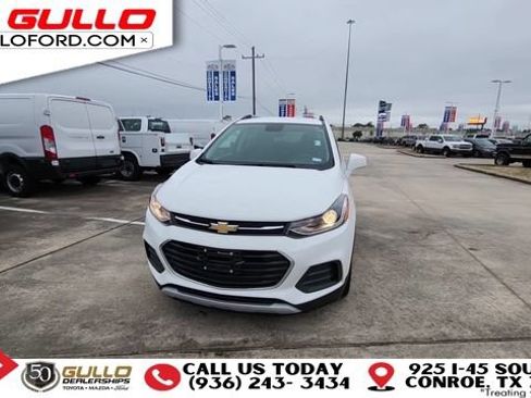Used 2017 Chevrolet Trax LT w/ LT Convenience Package FWD image 3