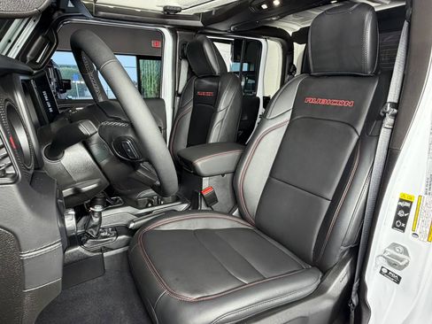 Used 2025 Jeep Gladiator Rubicon w/ Safety Group image 18