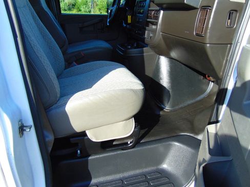 Used 2022 GMC Savana 3500 w/ Power Convenience Package image 8