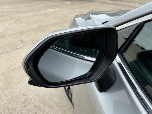 Used 2018 Toyota Camry SE FWD image 16