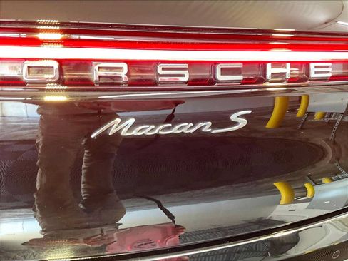 Certified 2024 Porsche Macan S AWD/4WD image 35