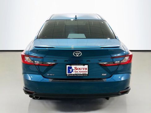 Used 2025 Toyota Camry SE w/ Convenience Package FWD image 6