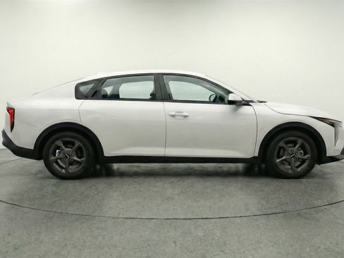 Used 2025 Kia K4 LXS FWD image 11