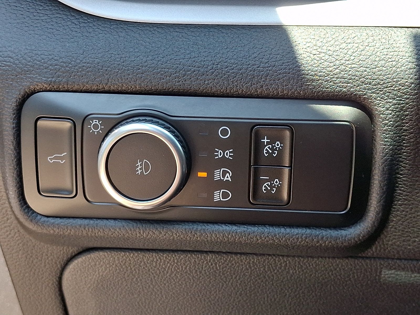 Certified 2023 Ford Explorer XLT w/ Equipment Group 202A AWD/4WD image 26