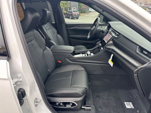 New 2024 Jeep Grand Cherokee Overland w/ Advanced Protech Group III image 11