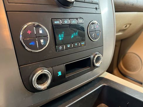 Used 2011 GMC Yukon XL SLE image 15