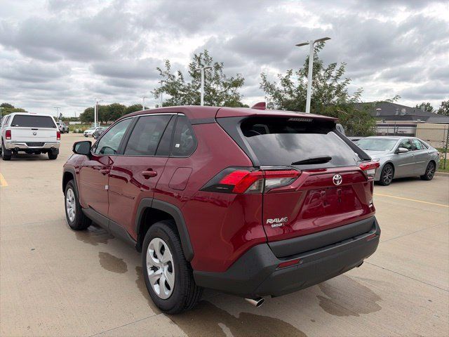 Used 2025 Toyota RAV4 LE AWD/4WD image 5