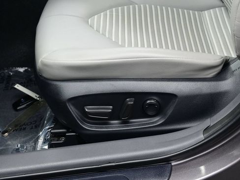 Used 2023 Toyota Camry SE FWD image 11