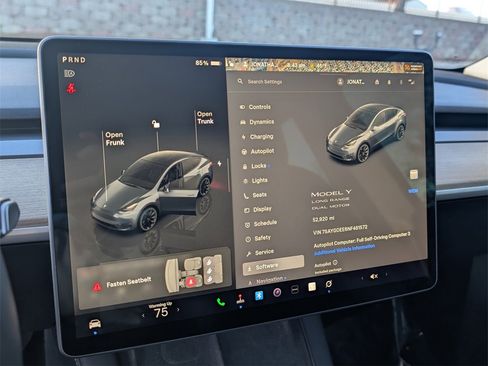 Used 2022 Tesla Model Y Long Range image 28