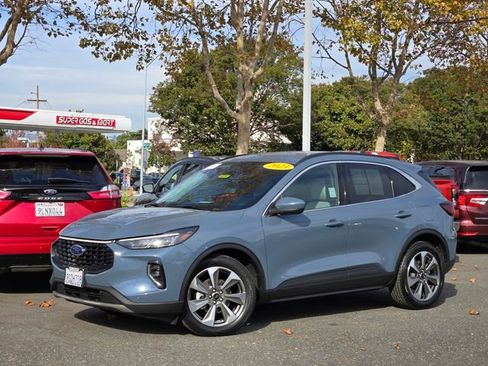 Certified 2023 Ford Escape Platinum image 2