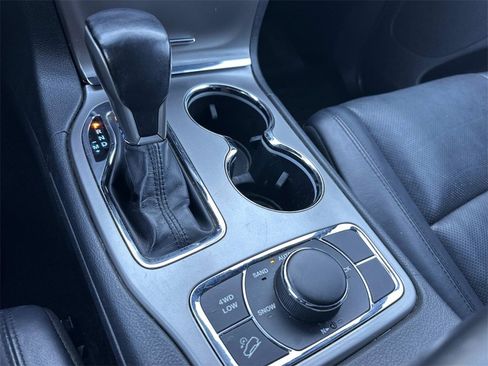 Used 2020 Jeep Grand Cherokee Limited w/ Luxury Group II image 17