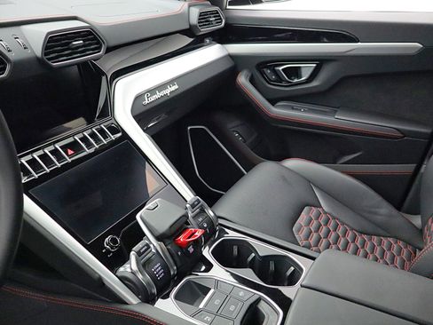 Used 2020 Lamborghini Urus image 30