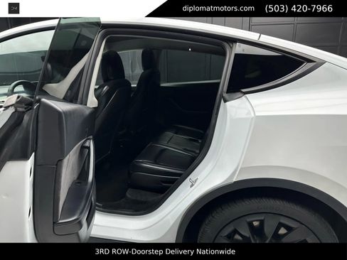 Used 2022 Tesla Model Y Long Range image 20